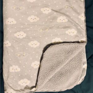 Cozy Gray Cloud Patterned Blanket